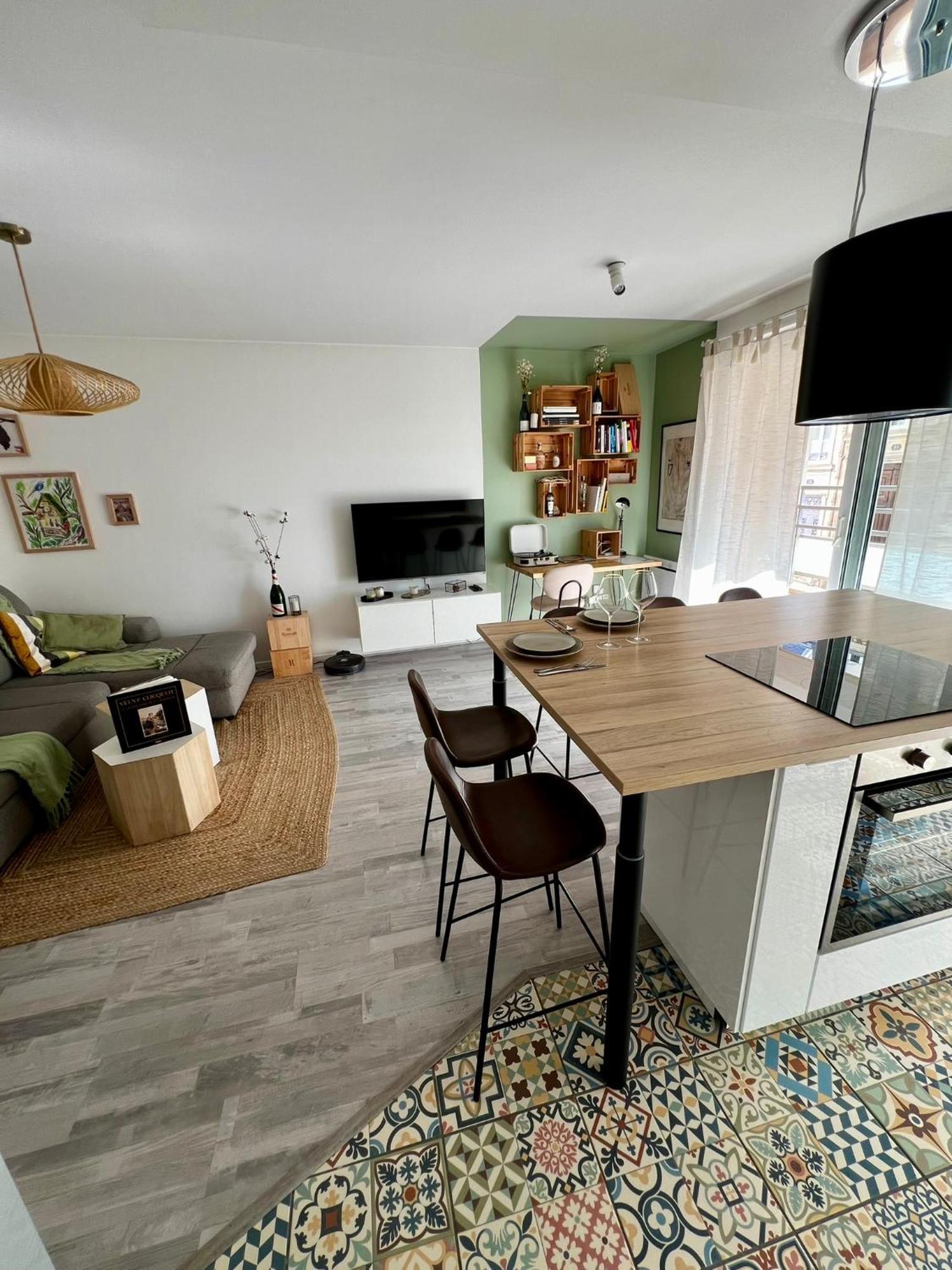 Appartamento Clovis - Hypercentre Avec Balcon Et Parking Reims Esterno foto